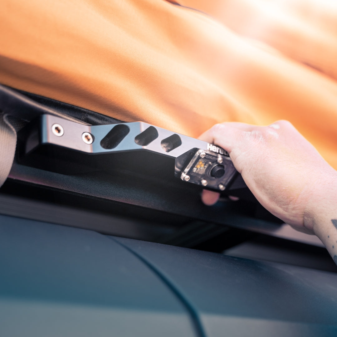 Heretic Roof Rack Handle with Scene Light (Pair)