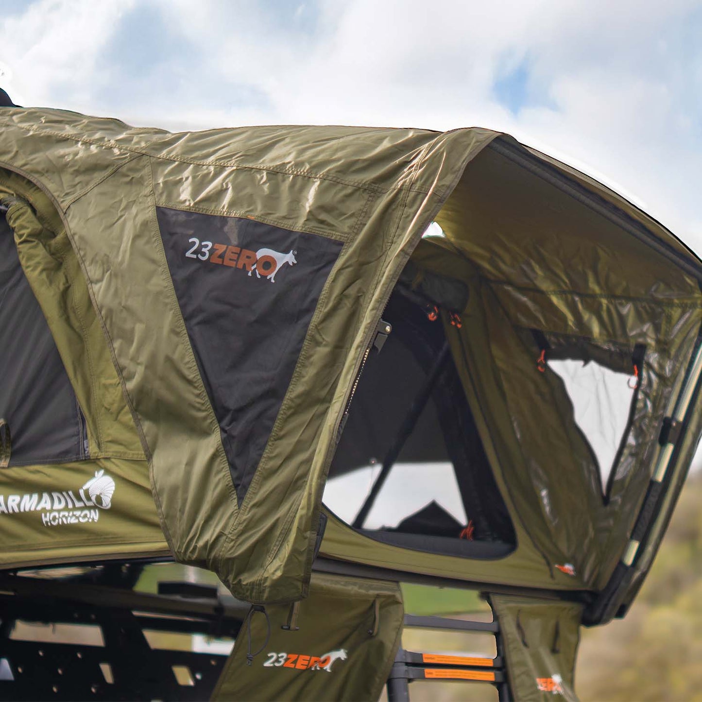 Armadillo Horizon 2 Hardshell Rooftop Tent – Left Only