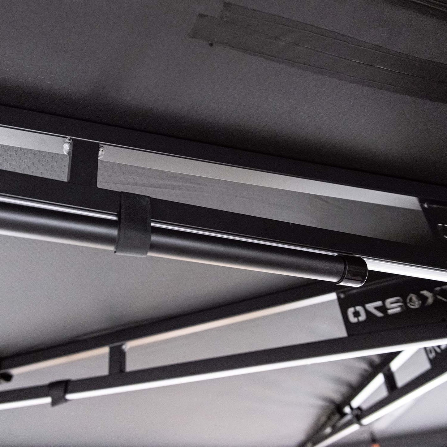 23Zero Onyx 270 Awning — Right Hand (6-Arm + Bracket Kit)