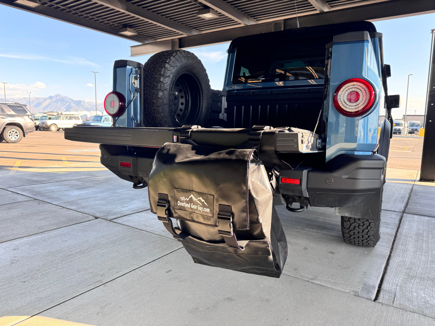 Tailgate Trash Bag — Gladiator, Tacoma, Ram & Rivian