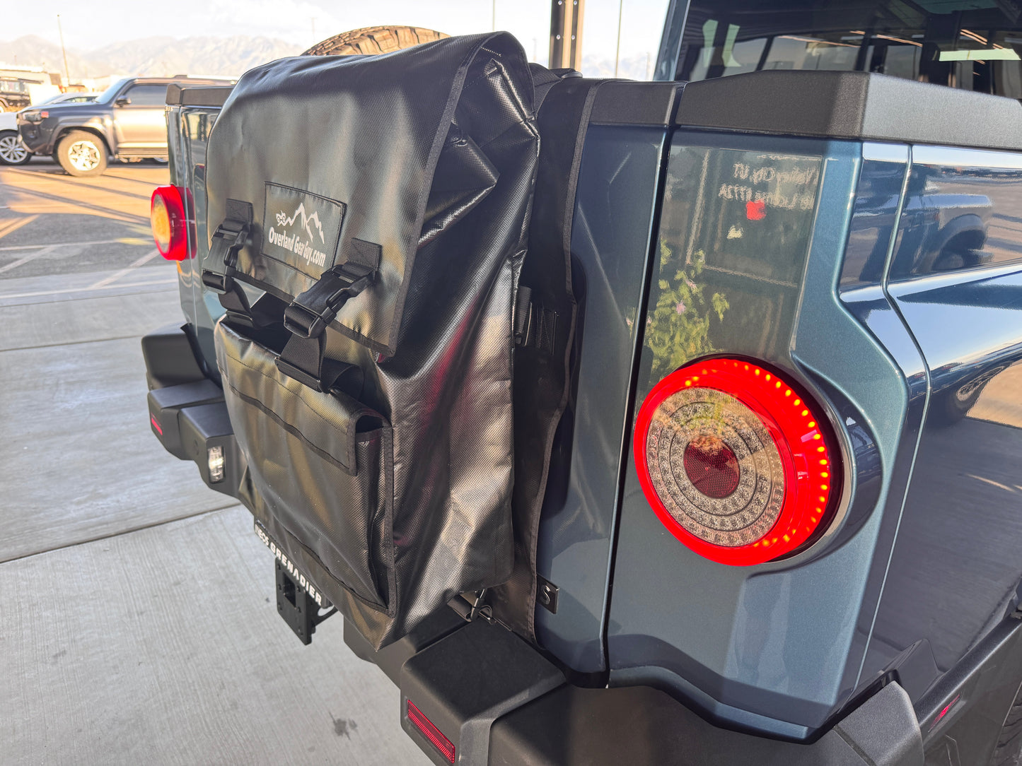 Tailgate Trash Bag — Gladiator, Tacoma, Ram & Rivian
