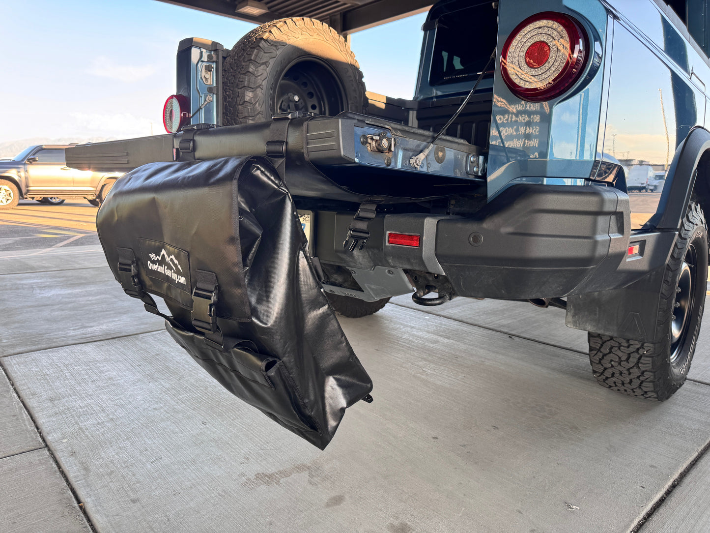 Tailgate Trash Bag — Gladiator, Tacoma, Ram & Rivian